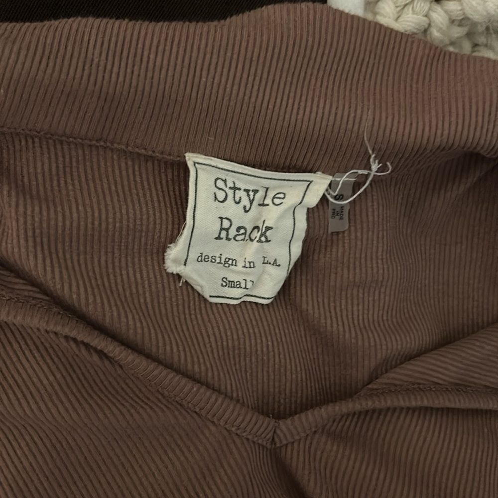 Style Rack Ribbed Crop Top with Collar - Picture 3 of 3